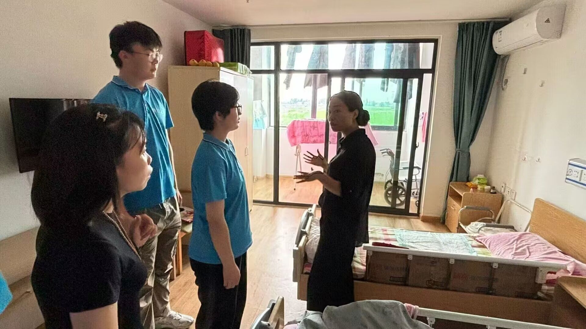 �����WԺ���W�c�󔵓��WԺ��ͬ��悡�һ��һС�������P�۷��ՈF���M�]���hͬ����B�Ϸ��������_չ����ο���{�м�ϵ�л��