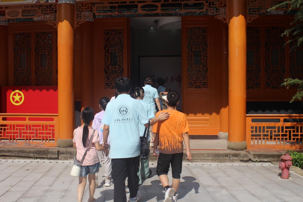 ����Ժ�����l�����мtɫ���򣬓����ഺʹ��