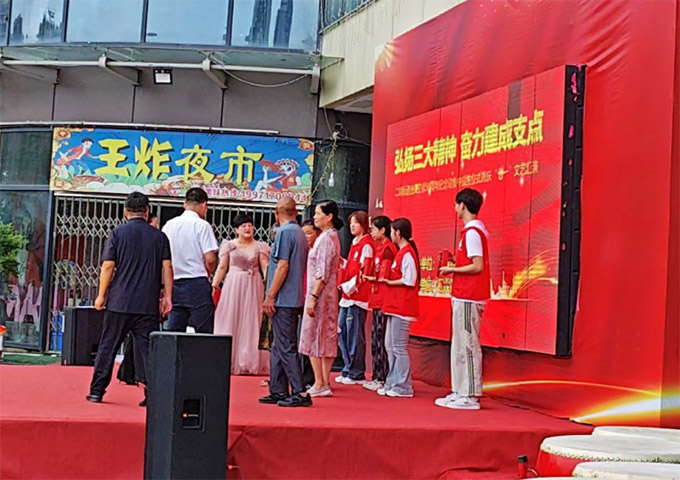 ���ֵ߽�������һ��ϵ�л�� ���мtɫ�������o���񽡿�