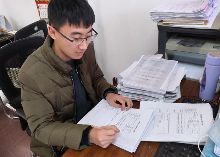 ʯ��W�ӻ����B���ڄӱ��Ϲ���æ